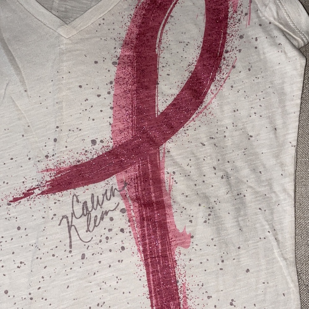 CALVIN KLEIN special edition tee for breast cancer awareness. NWT - Picture 2 of 6